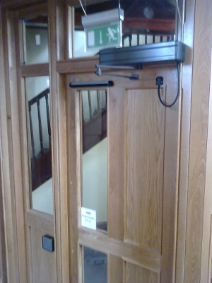 An image of an electronic door