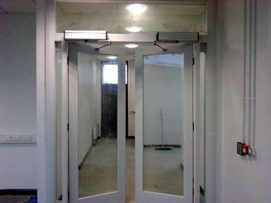 An image of an electronic door