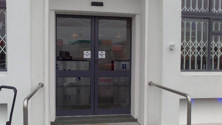 An image of an electronic door